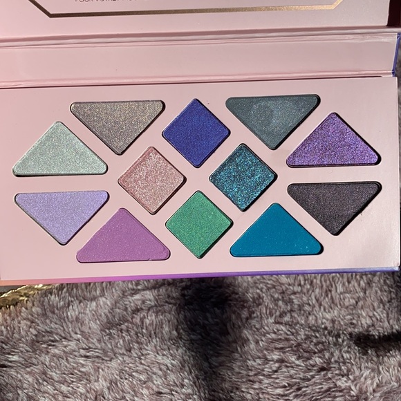 ATHR Beauty Eyeshadow Palette - Picture 4 of 4